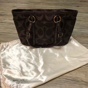 Coach Handbag... Perfect for Fall! 🍁